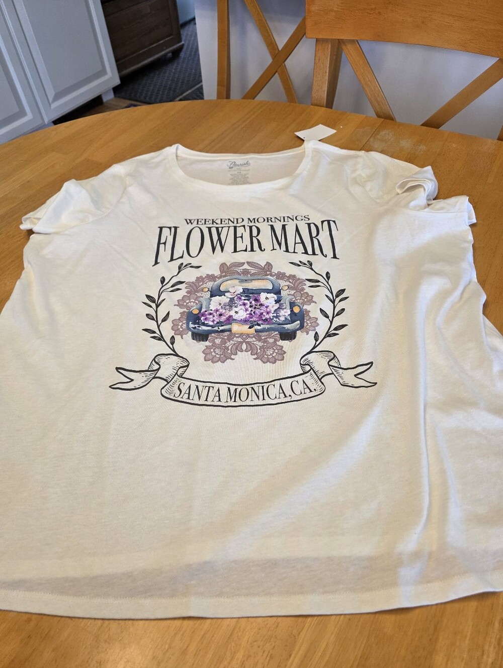White Flower Mart Graphic Tee - Santa Monica